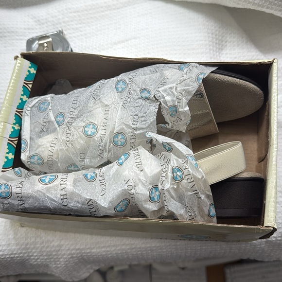 BNIB Charleston Shoe Company size 10 Hampton Sandals in Pearl - Picture 8 of 10